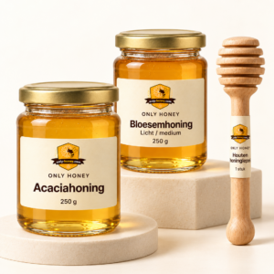 Honingcadeau met honingdraaier: Acaciahoning / 250 g; Bloesemhoning / Licht / medium / 250 g; Houten honinglepel / 1 stuk